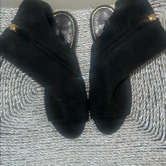 Elegant Black Ankle Boots - Picture 7 of 8